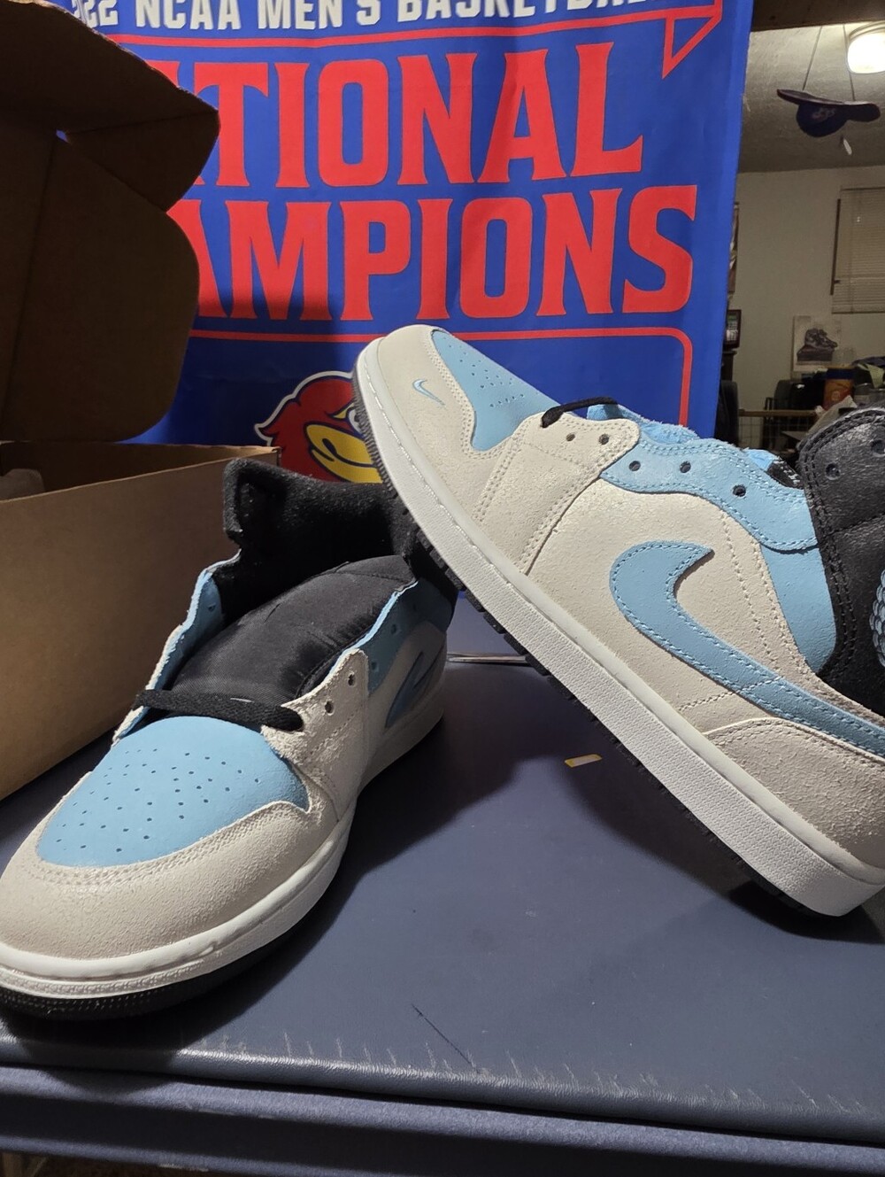 Jordan 1 MID Men's Light Blue, White & Black Size 10.5m, New.